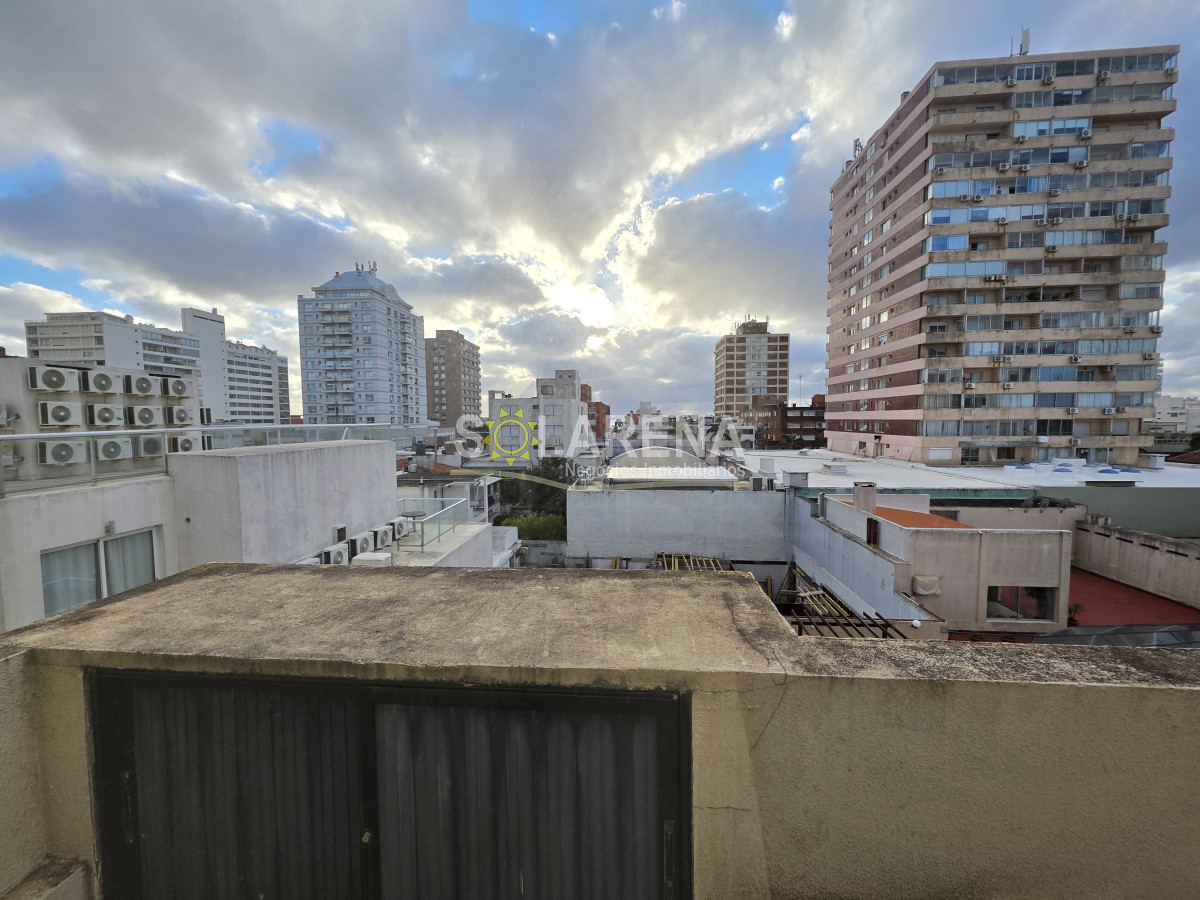 Apartamento ID.912 - EDIFICIO BAJO, PENT HOUSE DUPLEX A UNA CUADRA DEL MAR