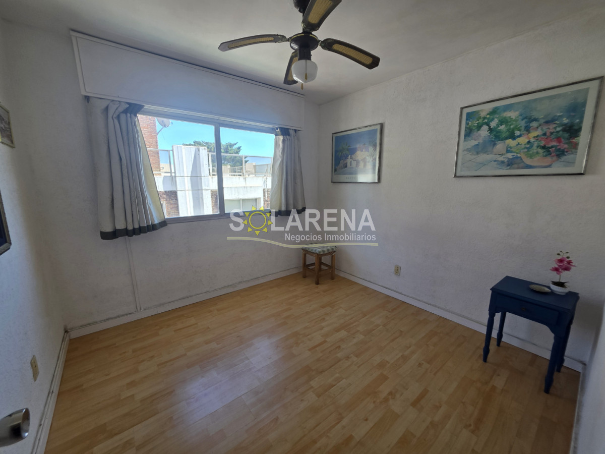 Apartamento ID.6586 - Edificio a una cuadra del puerto, de 4 pisos con ascensor.