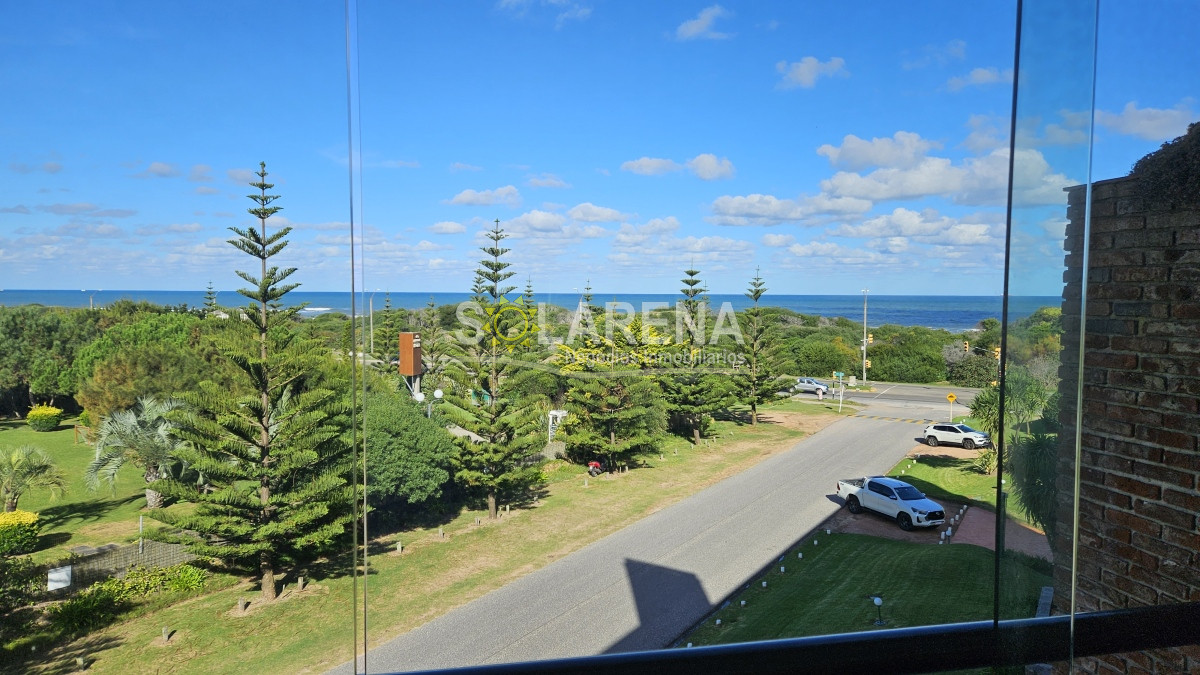 Apartamento ID.5246 - Clásico edificio frente a Playa Brava con vista al mar