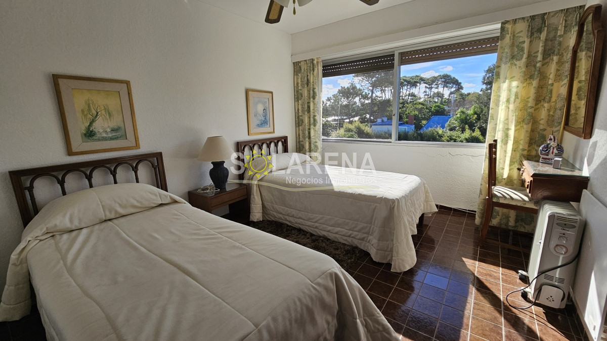 Apartamento ID.5246 - Clásico edificio frente a Playa Brava con vista al mar