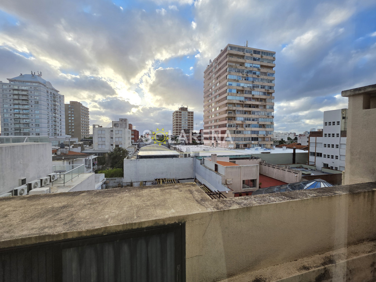 Apartamento ID.912 - EDIFICIO BAJO, PENT HOUSE DUPLEX A UNA CUADRA DEL MAR