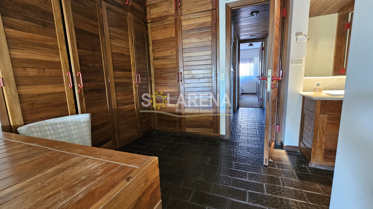 Apartamento ID.562 - Edificio bajo en zona puerto, amplio 