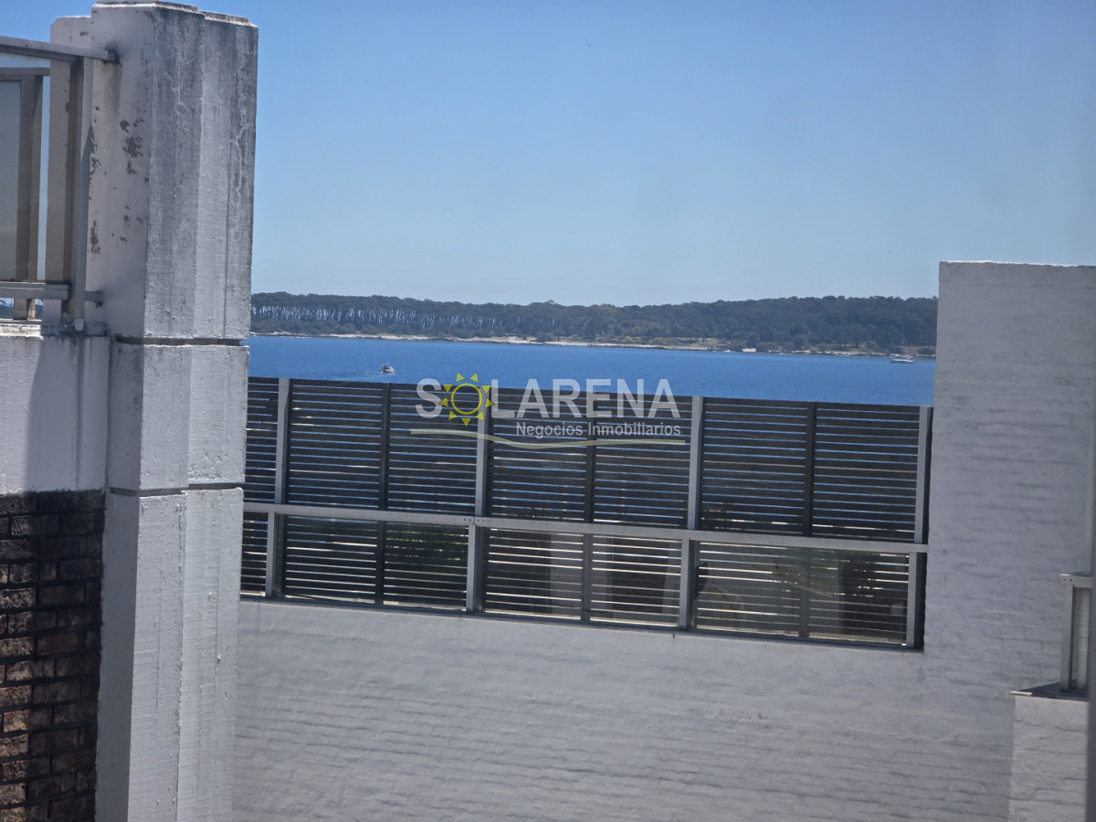 Apartamento ID.6586 - Edificio a una cuadra del puerto, de 4 pisos con ascensor.