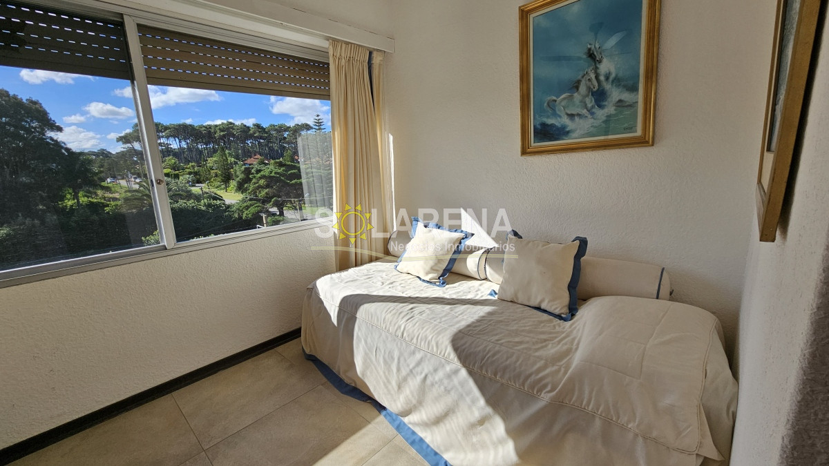 Apartamento ID.5246 - Clásico edificio frente a Playa Brava con vista al mar