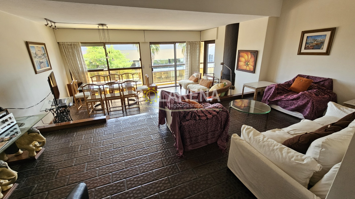 Apartamento ID.562 - Edificio bajo en zona puerto, amplio 