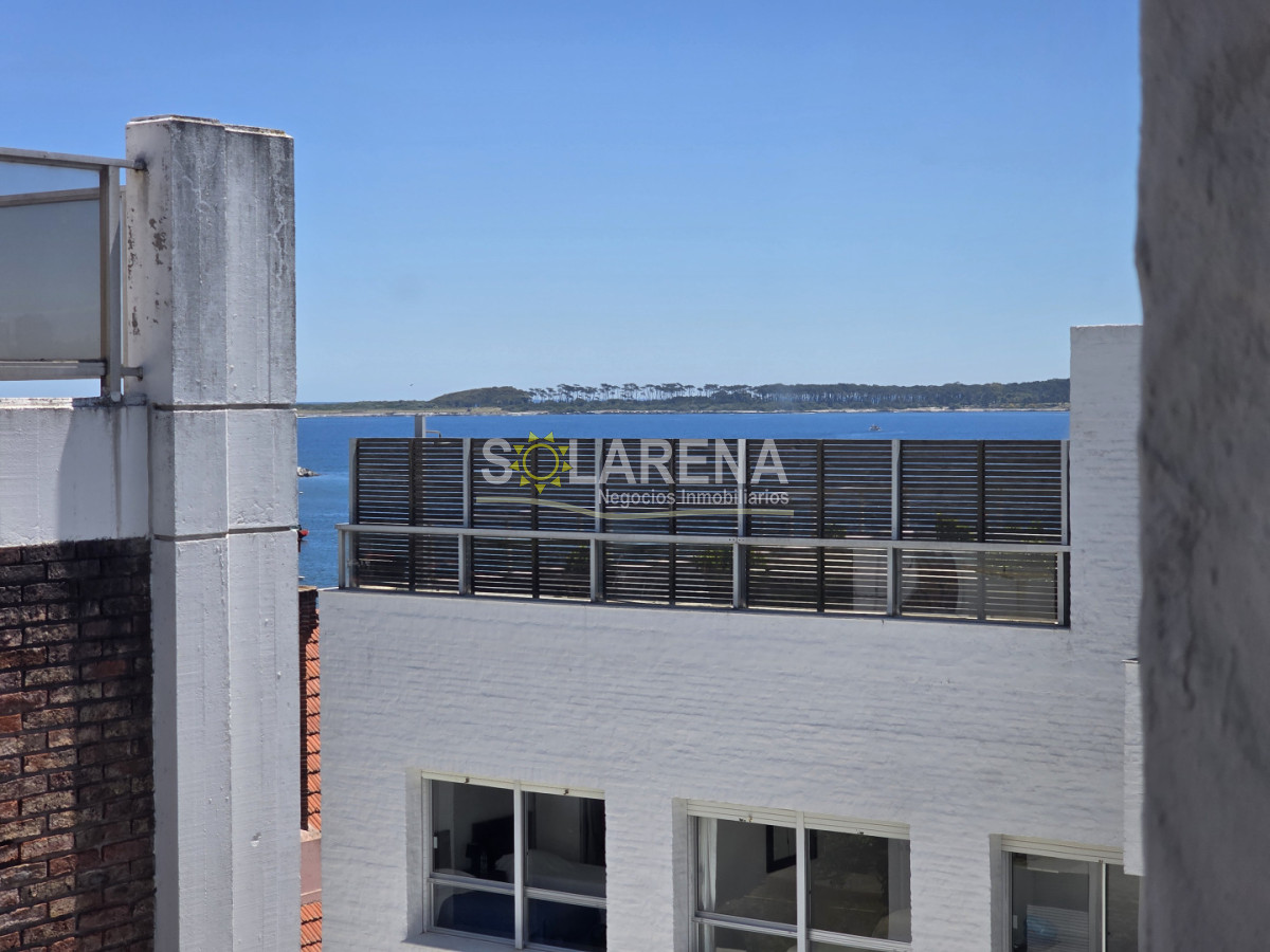 Apartamento ID.6586 - Edificio a una cuadra del puerto, de 4 pisos con ascensor.