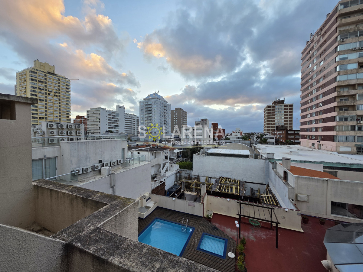 Apartamento ID.964 - EDIFICIO BAJO A UNA CUADRA DE LA PLAYA