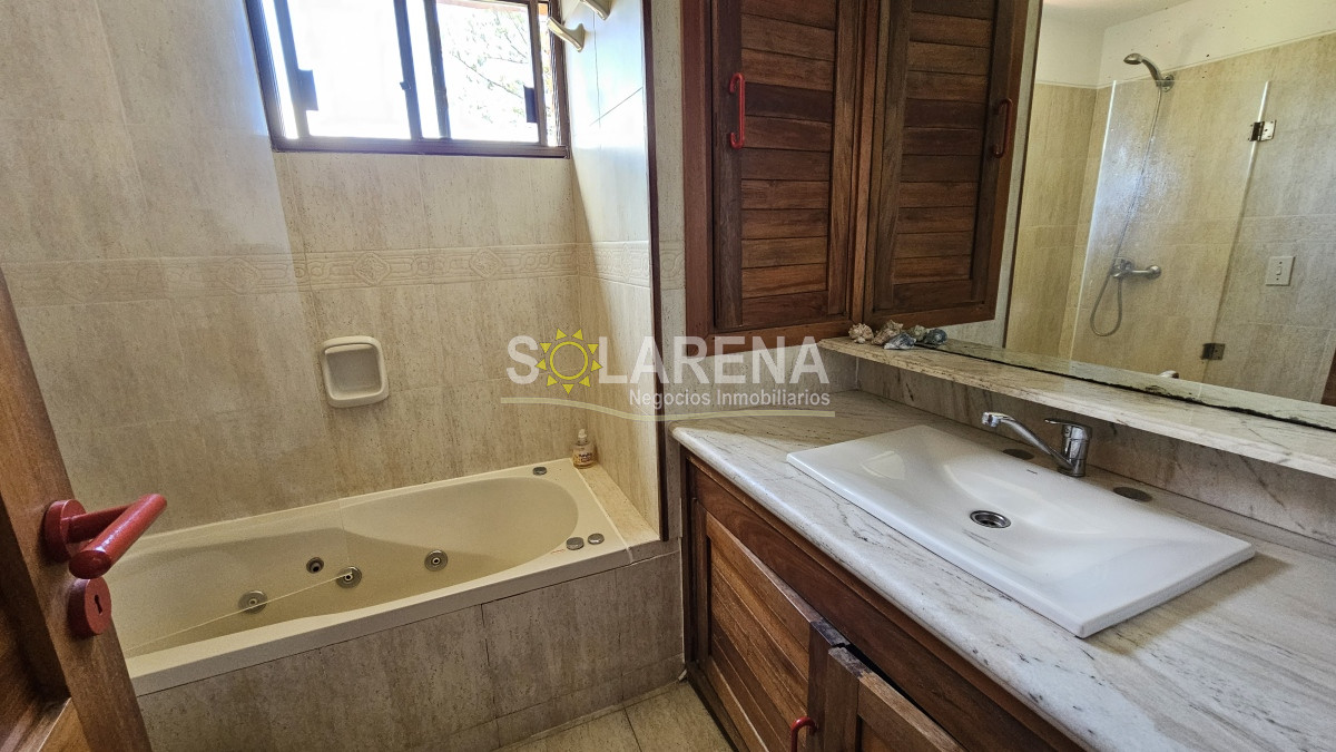 Apartamento ID.562 - Edificio bajo en zona puerto, amplio 