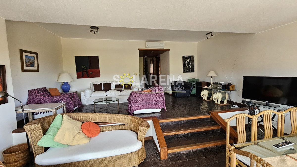 Apartamento ID.562 - Edificio bajo en zona puerto, amplio 