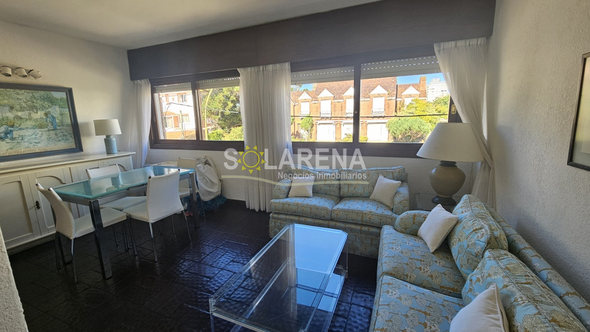 Apartamento ID.6480 - Edificio de 4 pisos con ascensor a una cuadra de la playa Mansa 
