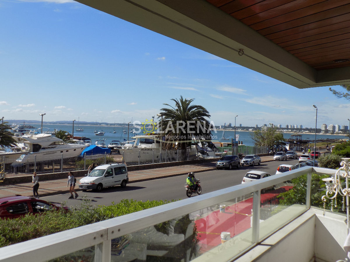 Apartamento ID.296 - Edificio frente al puerto con vista directa al mar