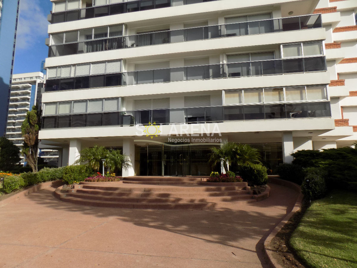 Apartamento ID.799 - Torre con todos los servicios a metros del mar 