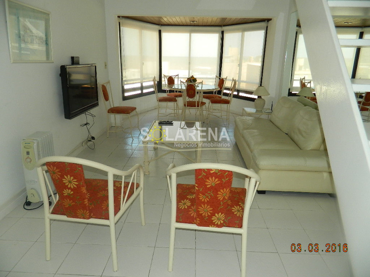 Apartamento ID.912 - EDIFICIO BAJO, PENT HOUSE DUPLEX A UNA CUADRA DEL MAR