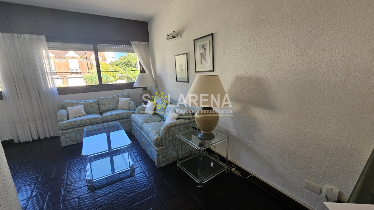 Apartamento ID.6480 - Edificio de 4 pisos con ascensor a una cuadra de la playa Mansa 