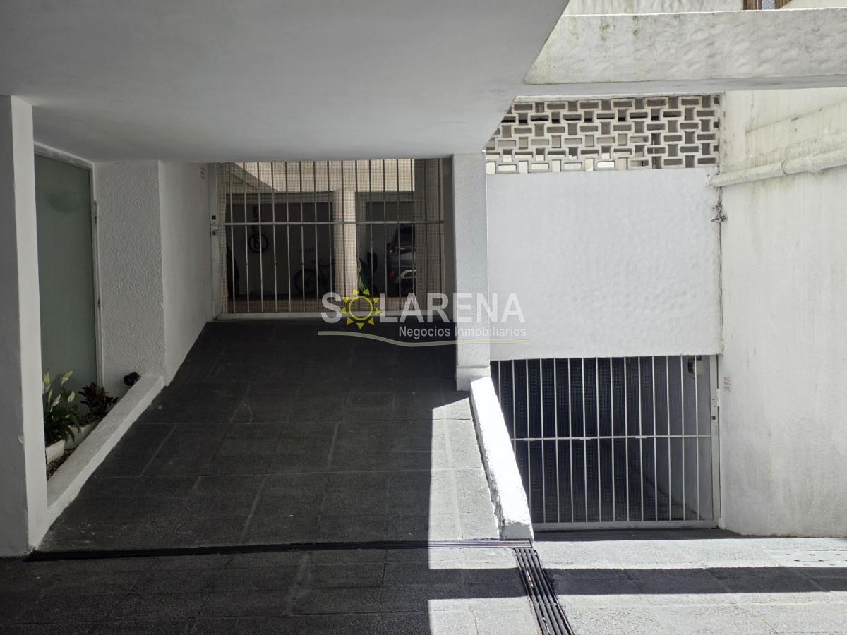 Apartamento ID.6586 - Edificio a una cuadra del puerto, de 4 pisos con ascensor.