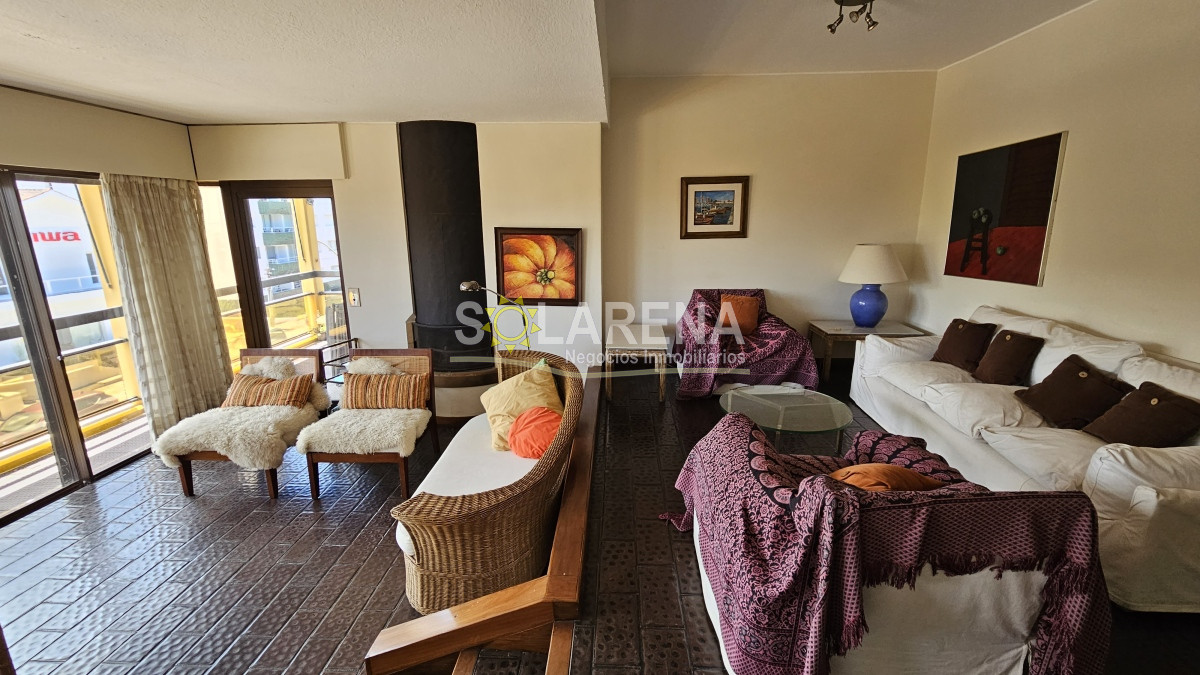 Apartamento ID.562 - Edificio bajo en zona puerto, amplio 