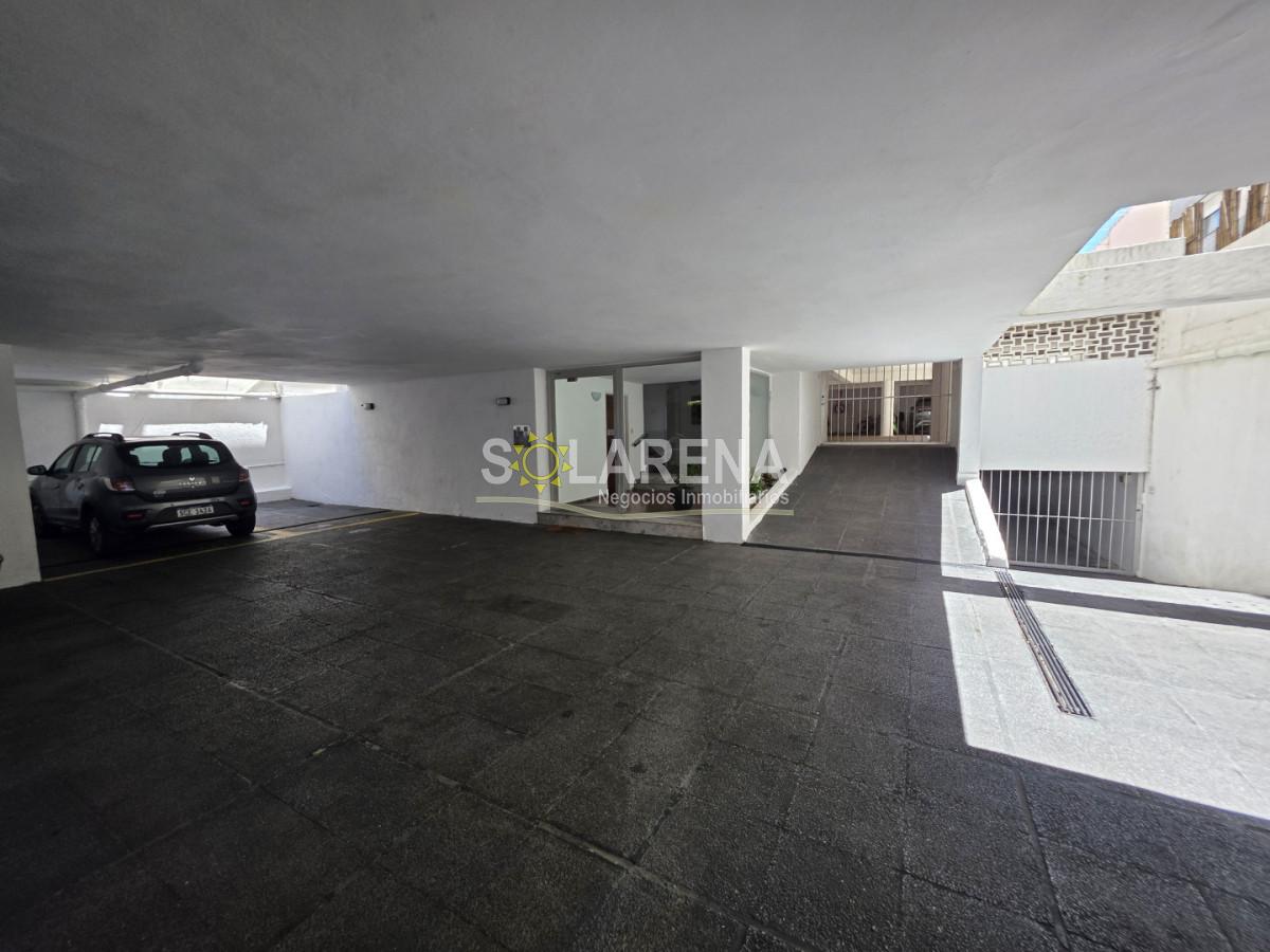 Apartamento ID.6586 - Edificio a una cuadra del puerto, de 4 pisos con ascensor.