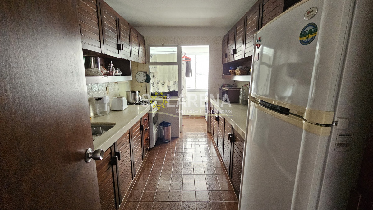 Apartamento ID.5246 - Clásico edificio frente a Playa Brava con vista al mar