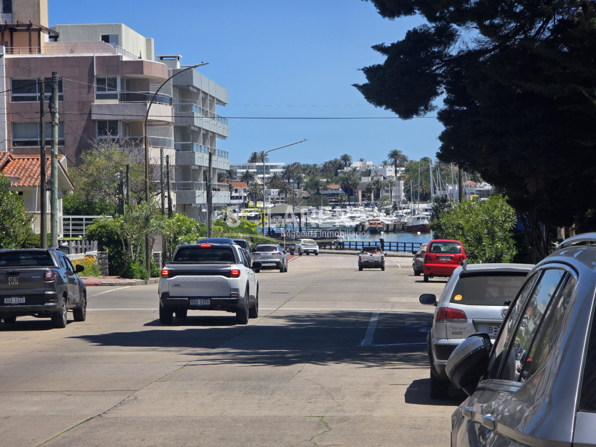 Apartamento ID.6586 - Edificio a una cuadra del puerto, de 4 pisos con ascensor.