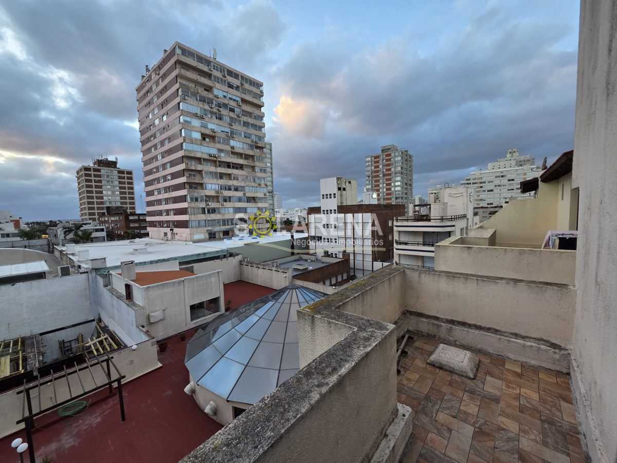 Apartamento ID.964 - EDIFICIO BAJO A UNA CUADRA DE LA PLAYA