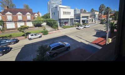 Edificio de 4 pisos con ascensor a una cuadra de la playa Mansa
