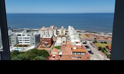 Torre de categoría a metros del Puerto, excelente vista al mar