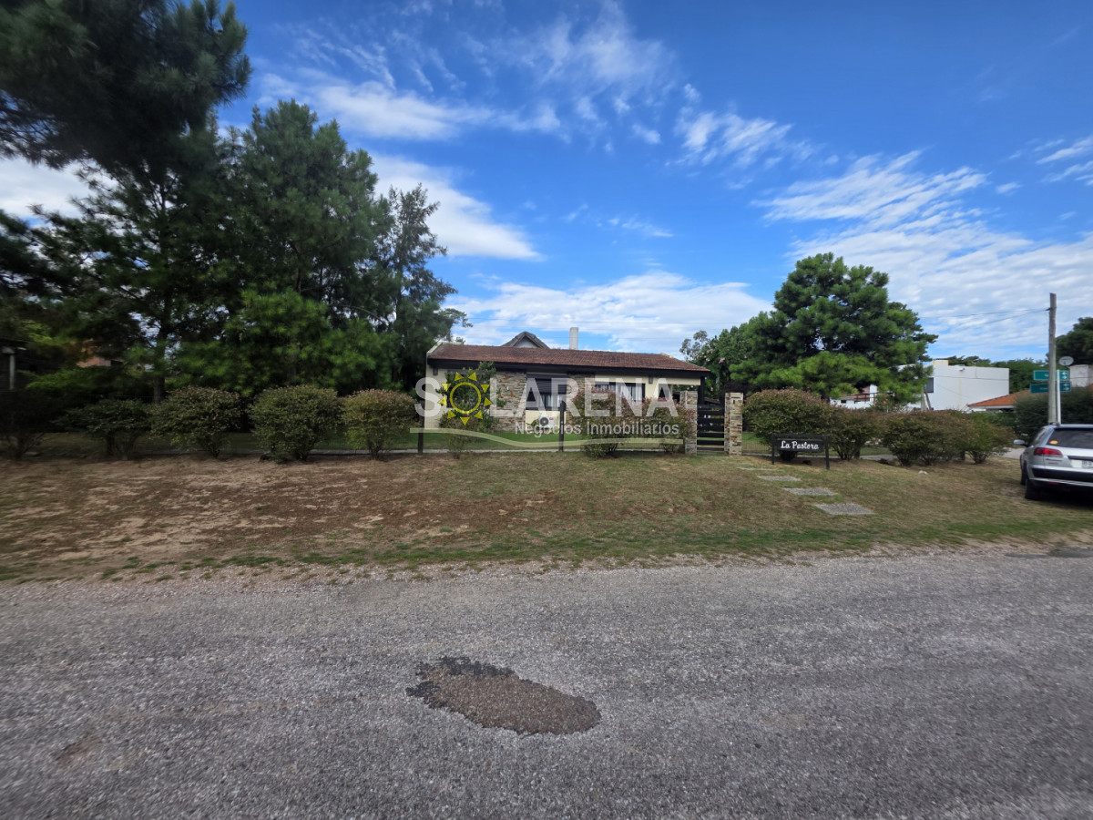 Casa ID.6593 - Hermosa casa en Pinares en alquiler anual