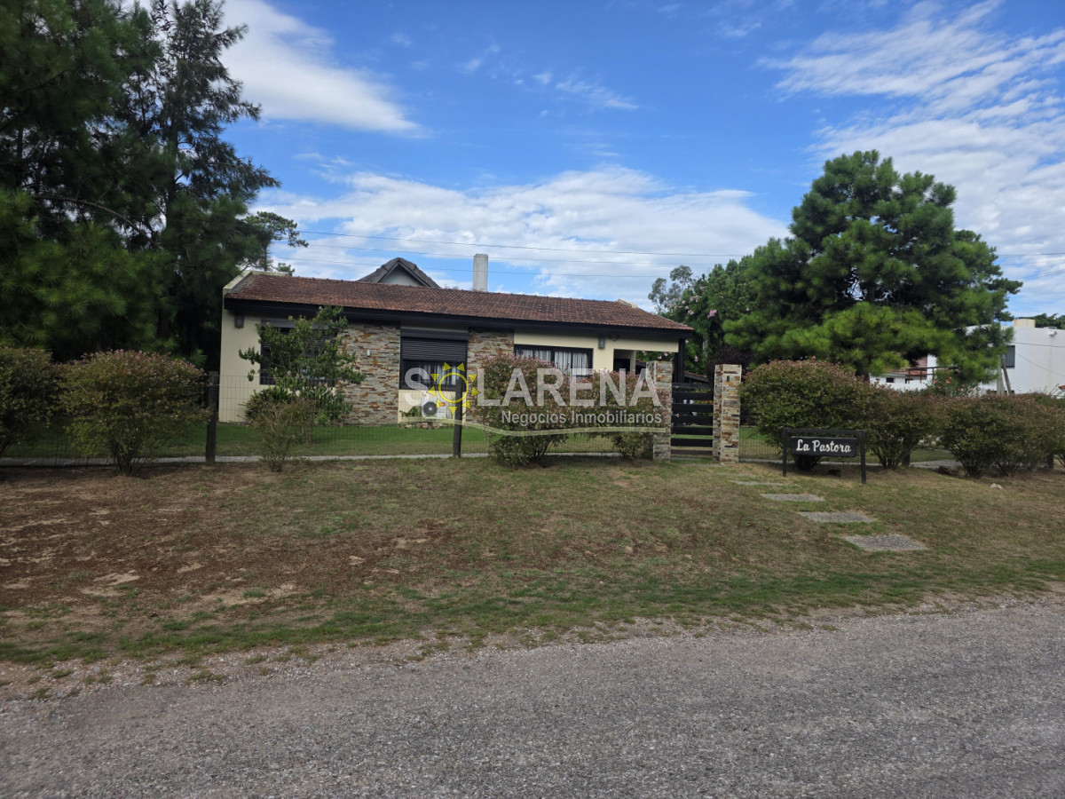 Casa ID.6593 - Hermosa casa en Pinares en alquiler anual