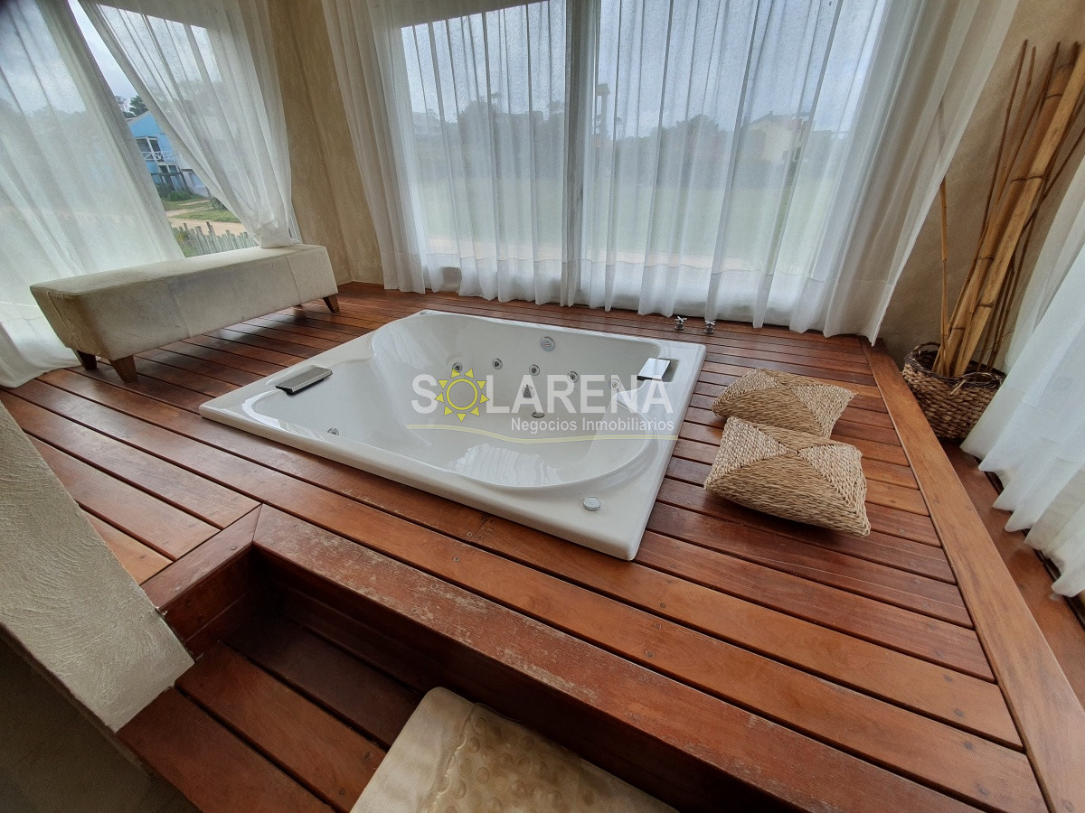 Casa ID.5548 - Mansión frente al mar, La Barra