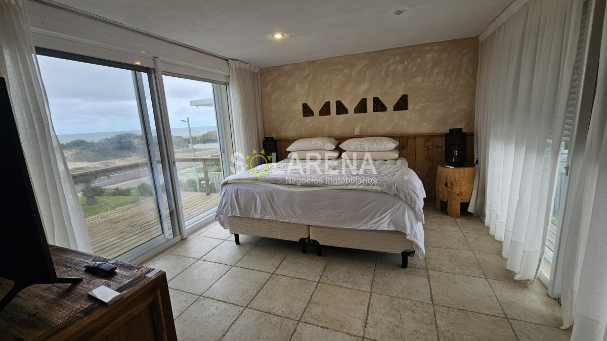 Casa ID.5548 - Mansión frente al mar, La Barra