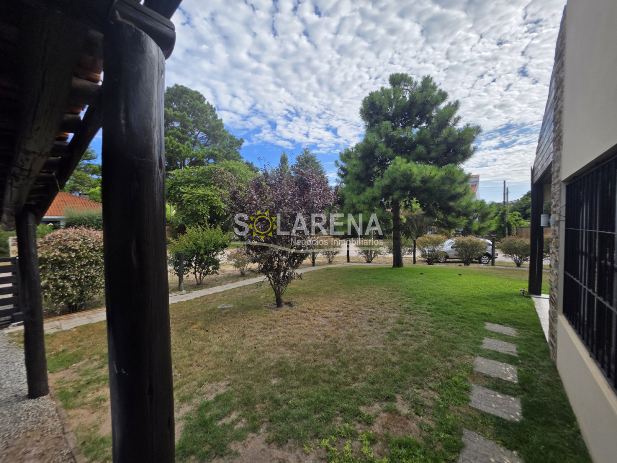 Casa ID.6593 - Hermosa casa en Pinares en alquiler anual