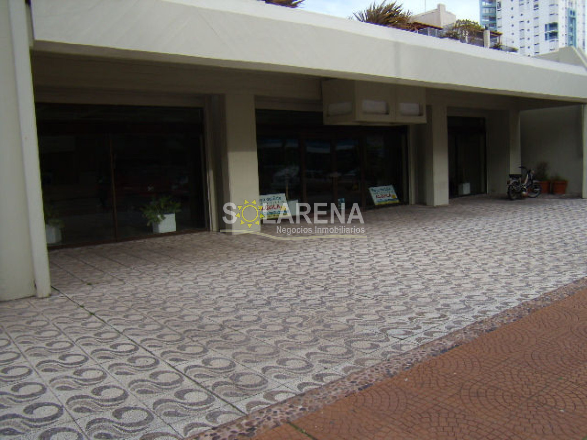 Local Comercial ID.6370 - Local en Punta del Este, Península