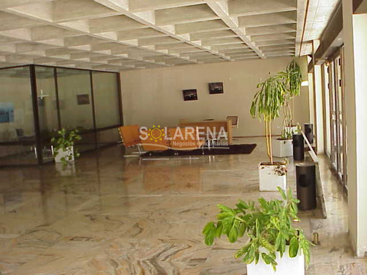 Local Comercial ID.6370 - Local en Punta del Este, Península