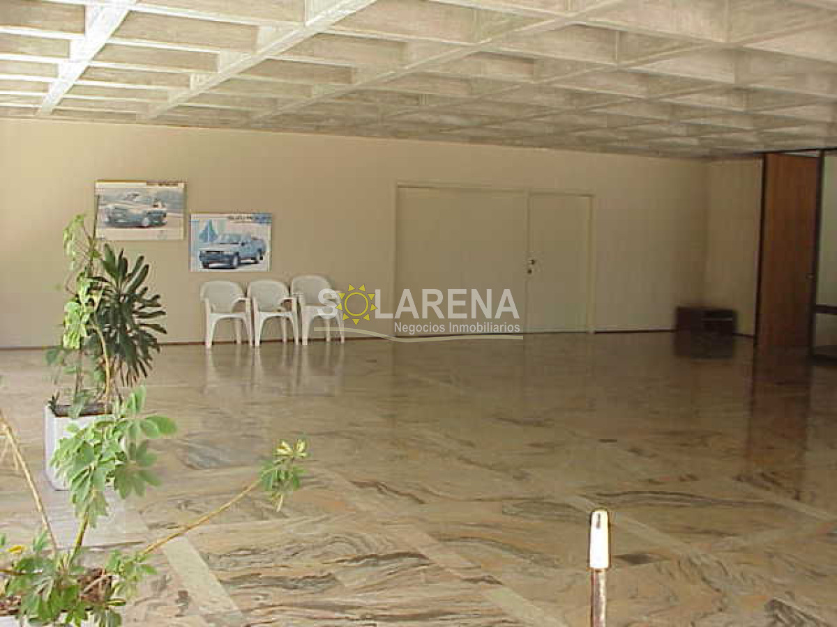 Local Comercial ID.6370 - Local en Punta del Este, Península