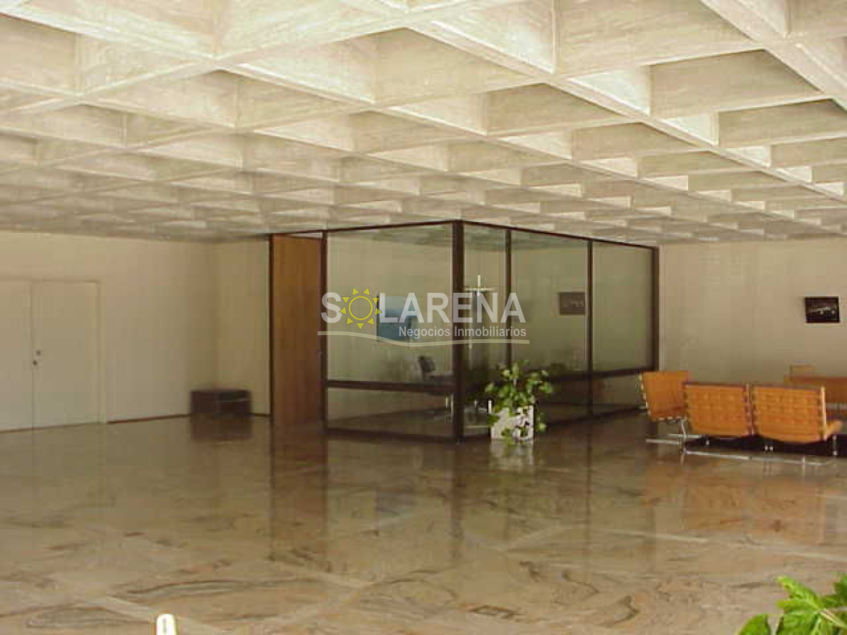 Local Comercial ID.6370 - Local en Punta del Este, Península