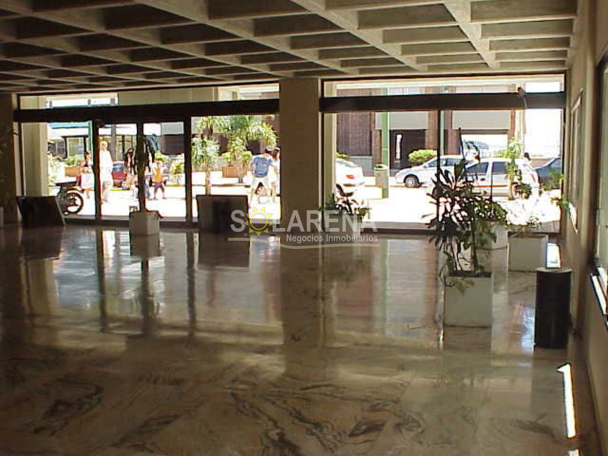 Local Comercial ID.6370 - Local en Punta del Este, Península
