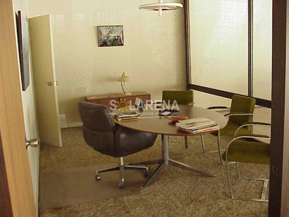 Local Comercial ID.6370 - Local en Punta del Este, Península