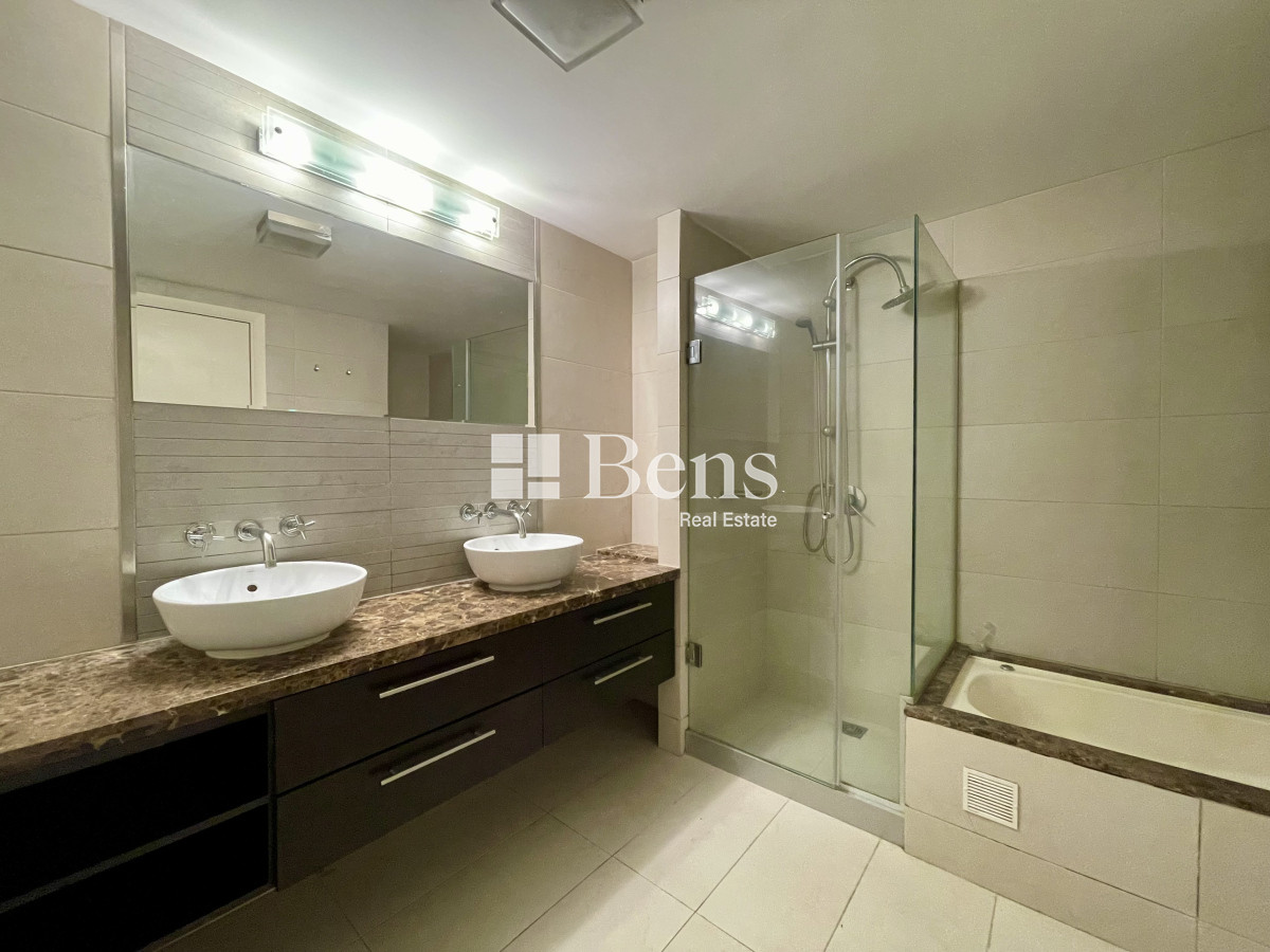 Apartamento ID.539 - Venta con Renta Apartamento Tres Dormitorios Buceo Garaje y Box