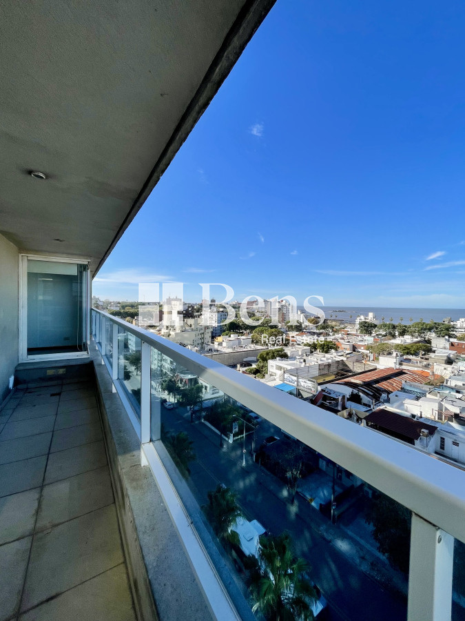 Apartamento ID.539 - Venta con Renta Apartamento Tres Dormitorios Buceo Garaje y Box