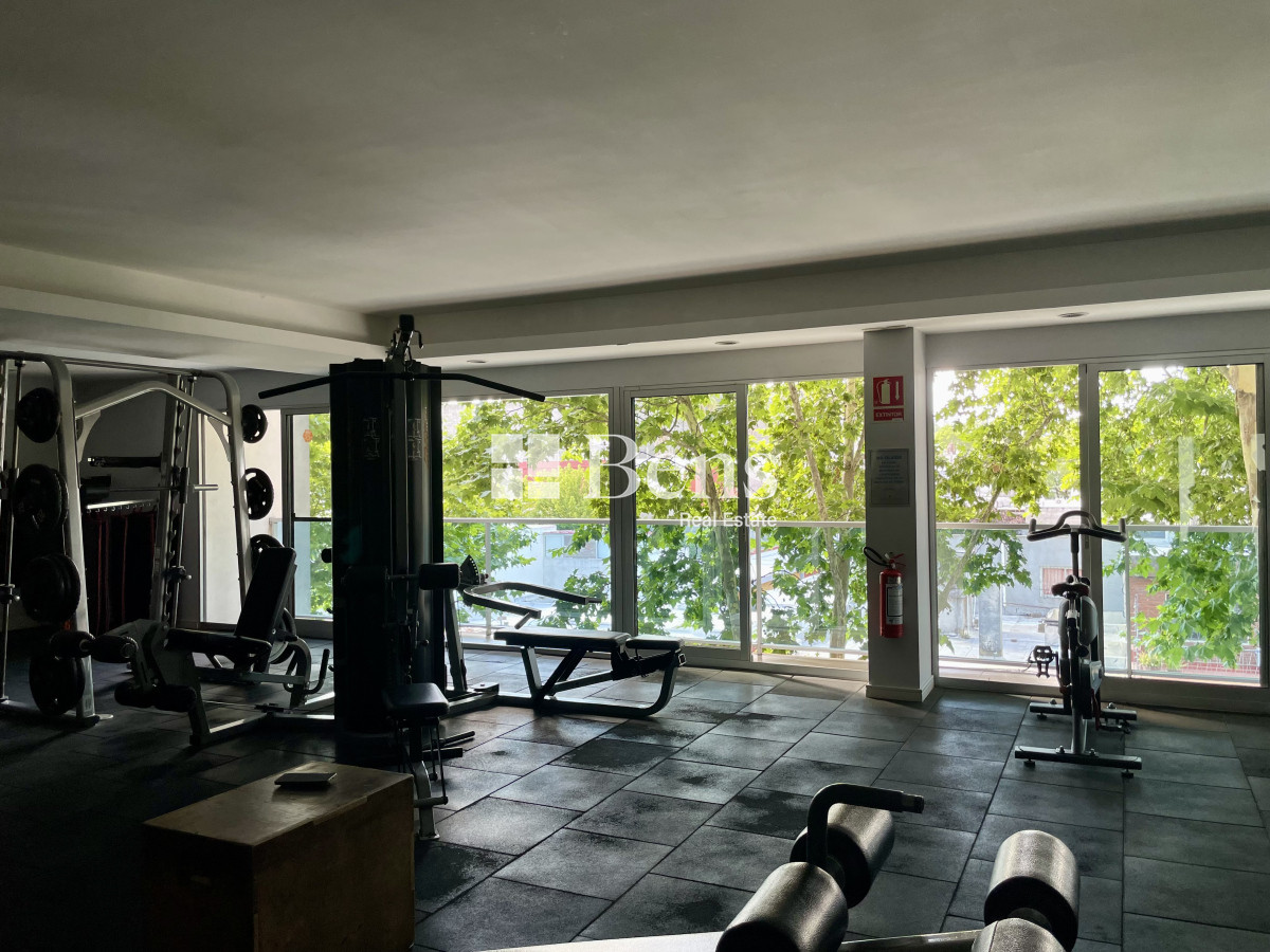 Apartamento ID.539 - Venta con Renta Apartamento Tres Dormitorios Buceo Garaje y Box