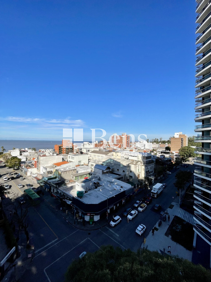 Apartamento ID.539 - Venta con Renta Apartamento Tres Dormitorios Buceo Garaje y Box