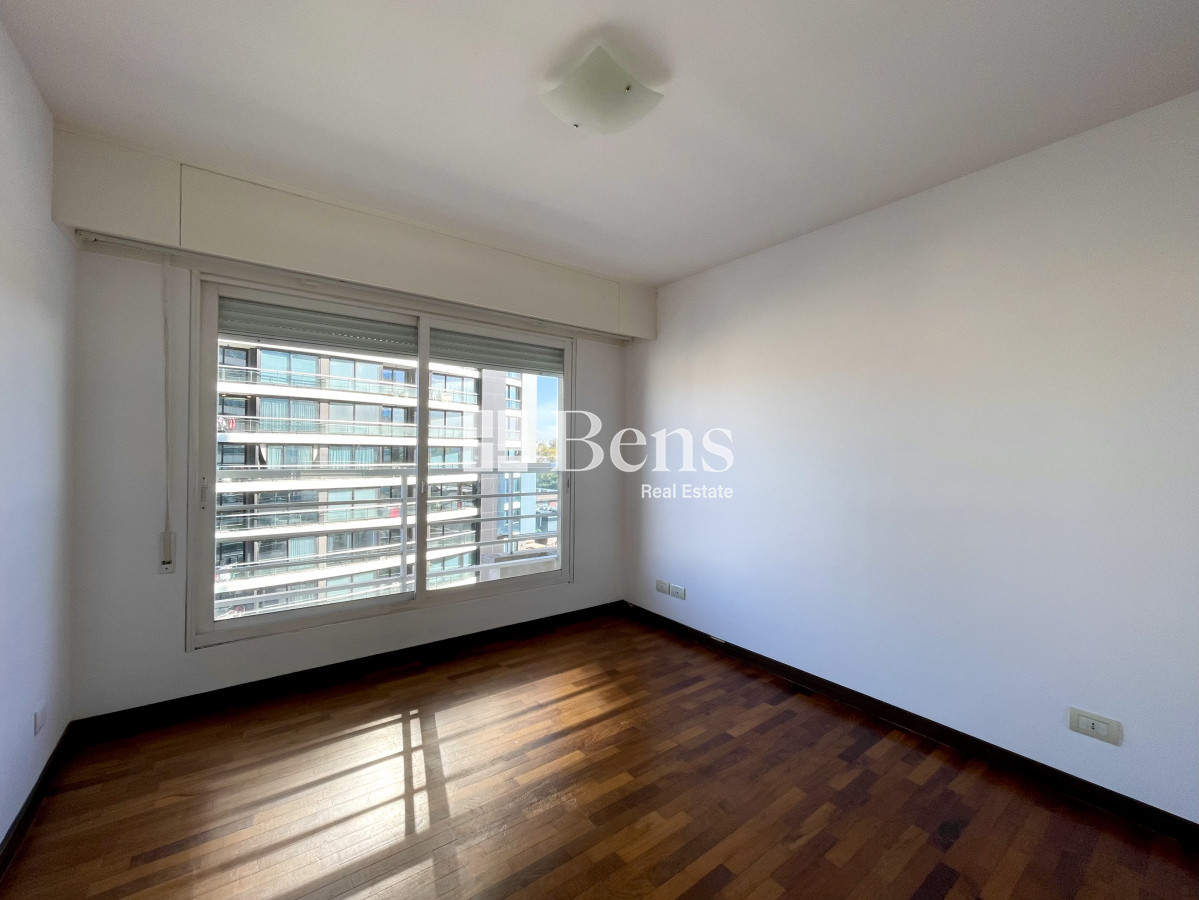Apartamento ID.538 - Venta Apartamento 3 Dormitorios en Buceo - Piso Alto con Parrillero, Garaje y Amenities
