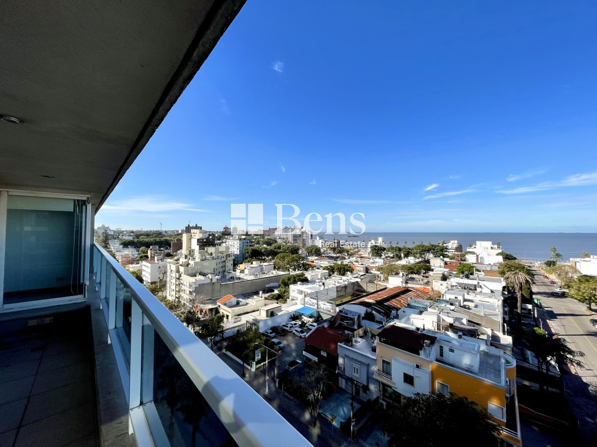 Apartamento ID.539 - Venta con Renta Apartamento Tres Dormitorios Buceo Garaje y Box