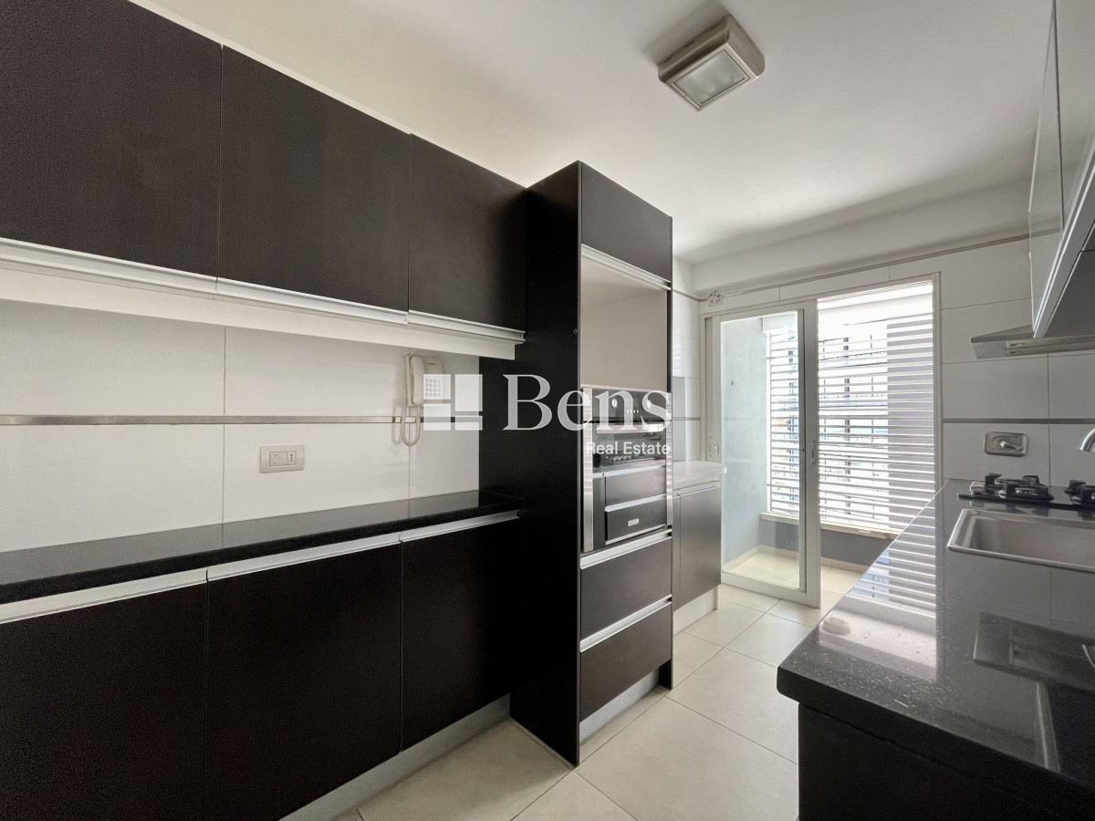 Apartamento ID.539 - Venta con Renta Apartamento Tres Dormitorios Buceo Garaje y Box