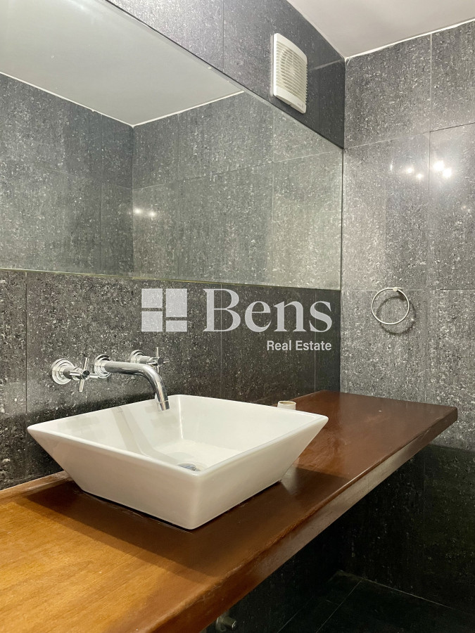 Apartamento ID.539 - Venta con Renta Apartamento Tres Dormitorios Buceo Garaje y Box
