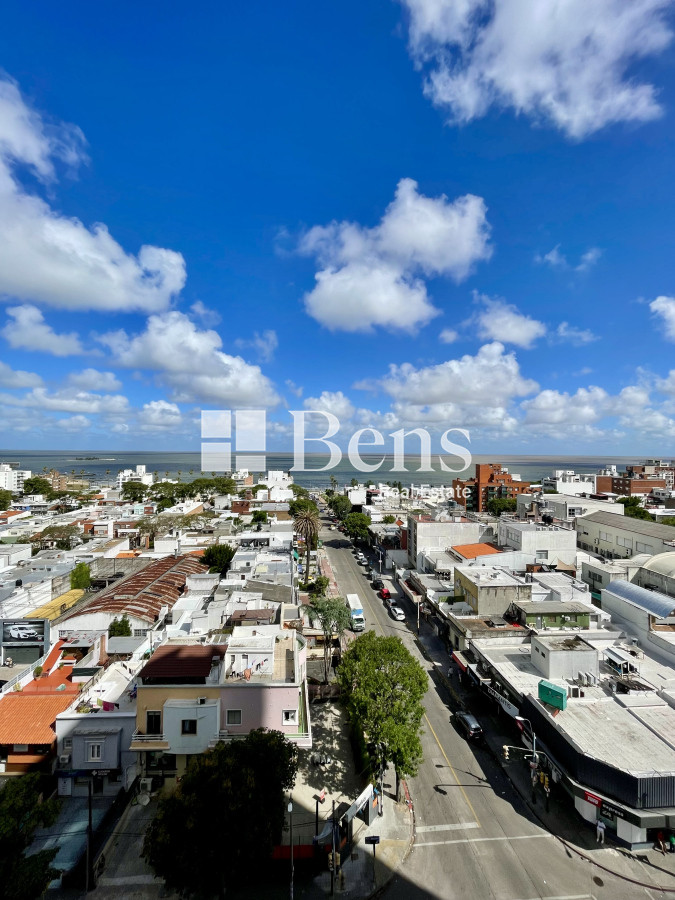 Apartamento ID.539 - Venta con Renta Apartamento Tres Dormitorios Buceo Garaje y Box