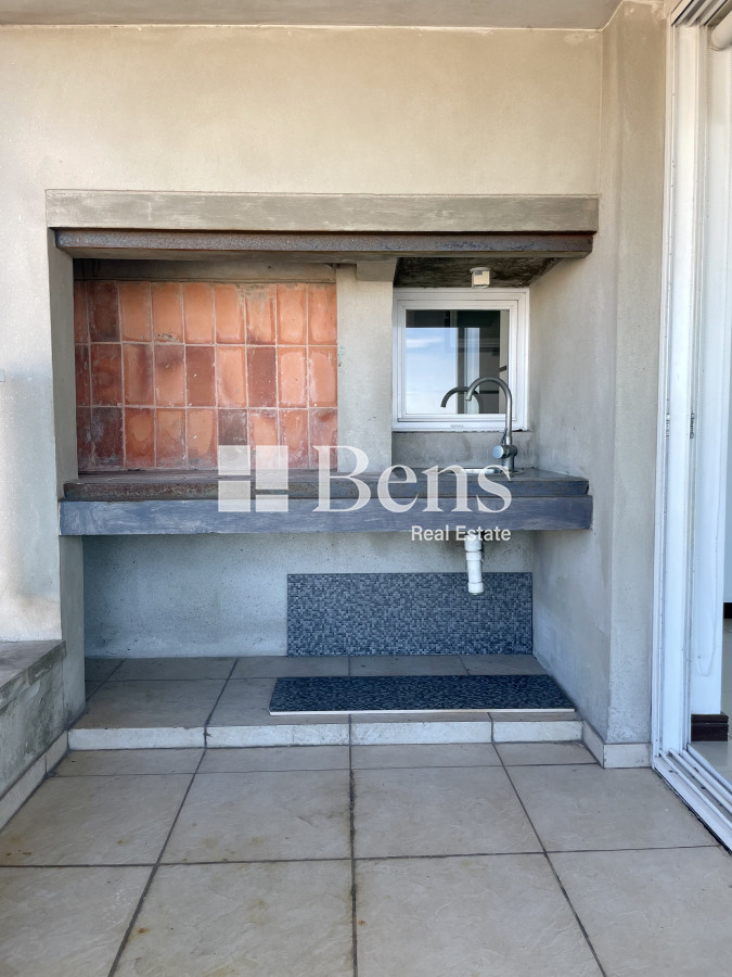Apartamento ID.539 - Venta con Renta Apartamento Tres Dormitorios Buceo Garaje y Box