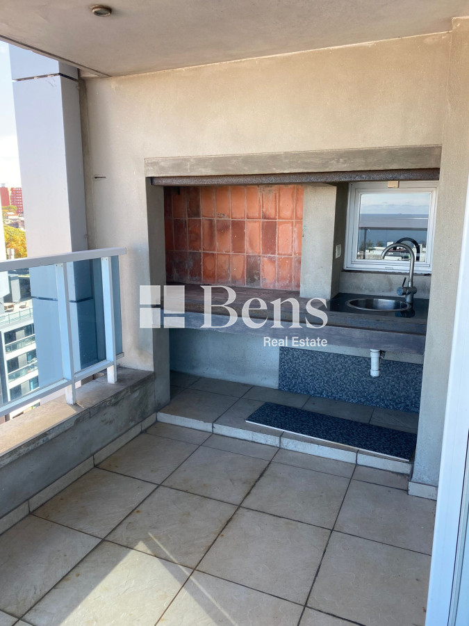 Apartamento ID.539 - Venta con Renta Apartamento Tres Dormitorios Buceo Garaje y Box