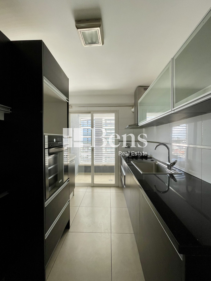 Apartamento ID.539 - Venta con Renta Apartamento Tres Dormitorios Buceo Garaje y Box