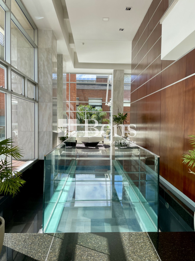 Apartamento ID.539 - Venta con Renta Apartamento Tres Dormitorios Buceo Garaje y Box